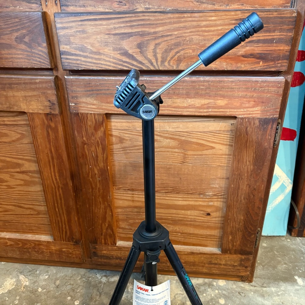 Vintage * Sakar TR-2L Photo and Video Tripod with Box Extends to 49" Retro Decor - Picture 3 of 14